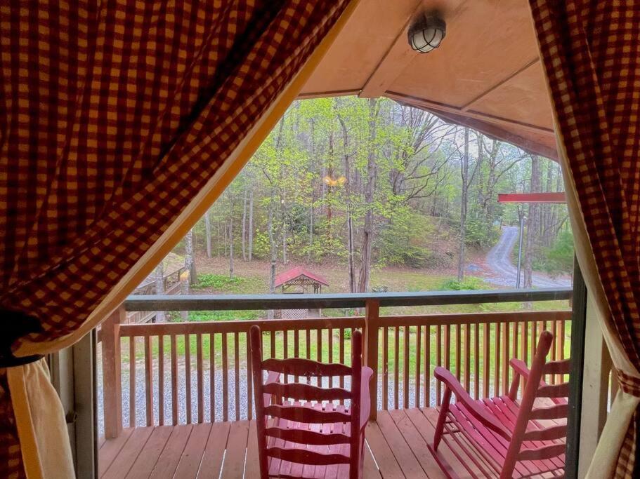 Cute Cabin Creek & Firepit #12 Helen Exterior photo